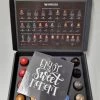 Koffie Proeverij Pakket Met 20 Stuks Verschillende Smaken En Mystery Card 'Enjoy The Sweet Moment' Met Persoonlijke (video) Boodschap | Verjaardag | Sinterklaas | Kerstpakket | Vaderdag | Moederdag | Jubileum | Valentijnsdag -Koffiedranken 899x1200